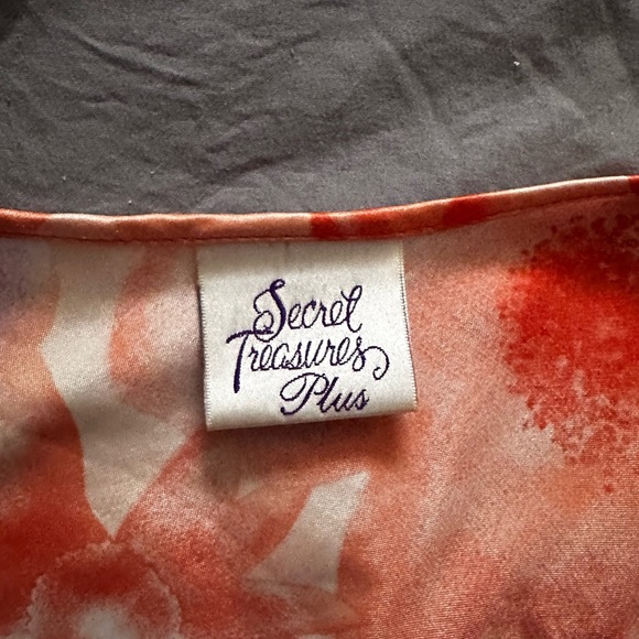 Secret Treasures Plus Slip - Picture 2 of 4